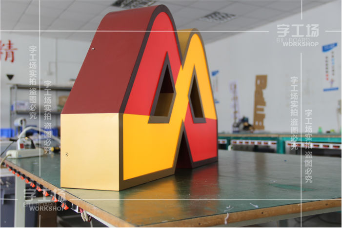 亞克力發(fā)光字燈箱特性是什么？