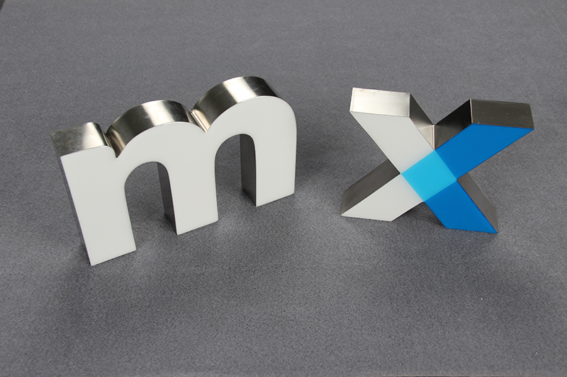 不銹鋼發(fā)光字的細(xì)節(jié)部位處理要到位